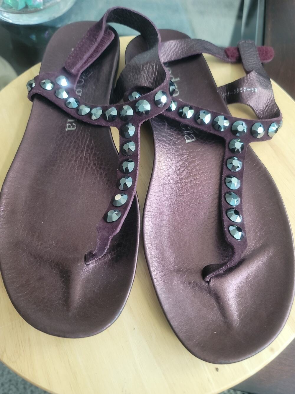 Pedro Garcia Judith Crystal Studded Thong Sandals Burgundy Suede Size 39 US 8.5
